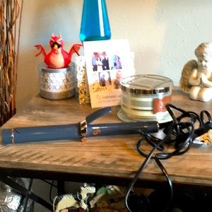 T3 Singlepass Professional curling iron 1.25 Used